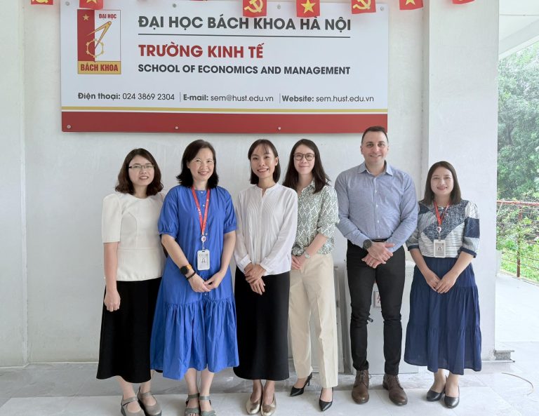 BUỔI GẶP GỠ VÀ LÀM VIỆC VỚI ĐẠI DIỆN CENTRAL QUEENSLAND UNIVERSITY (ÚC) TẠI TRƯỜNG KINH TẾ – ĐẠI HỌC BÁCH KHOA HÀ NỘI