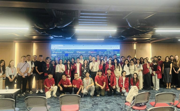 VPS Company Tour 2025 cùng sinh viên ngành Phân tích Kinh doanh K68
