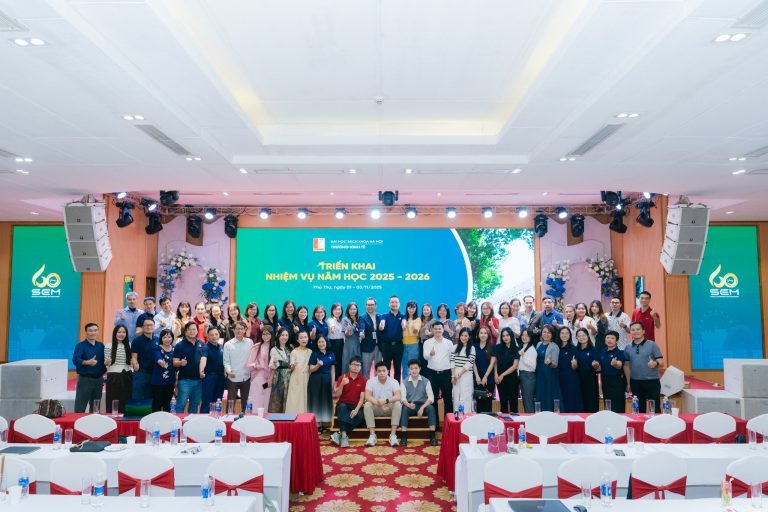 TẬP THỂ CÁN BỘ TRƯỜNG KINH TẾ THAM GIA TẬP HUẤN VÀ TRIỂN KHAI NHIỆM VỤ NĂM HỌC 2025–2026