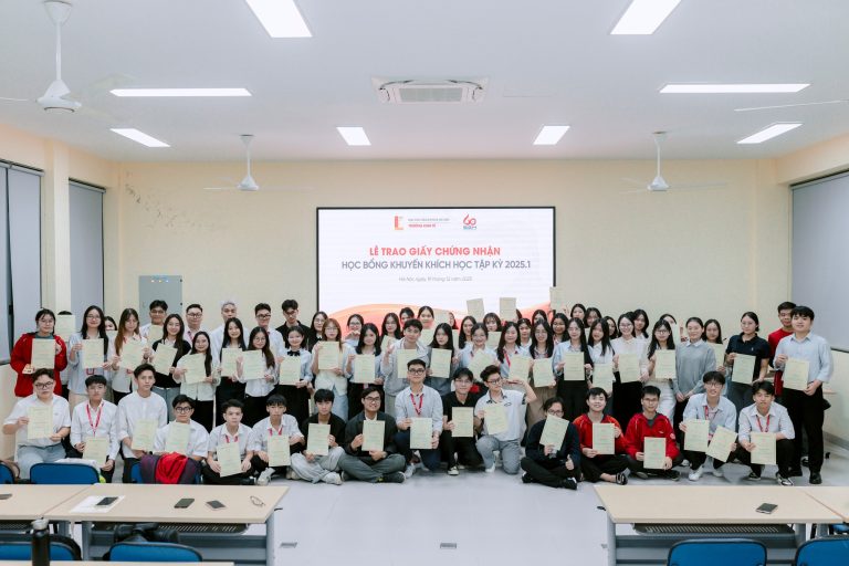 Sinh viên Trường Kinh tế bứt phá với Học bổng Khuyến khích học tập học kỳ 2025.1